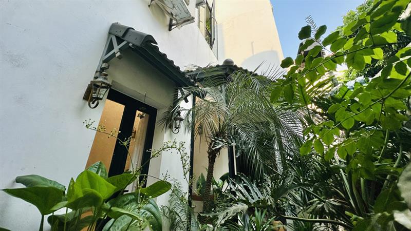 Front-yard modern 2 bedroom house in Tay Ho for rent