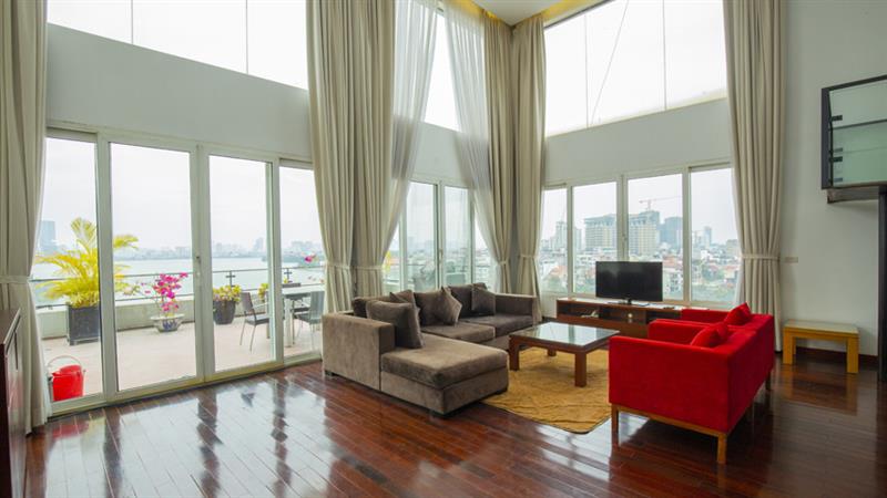 Magnificent Lake view 3 bedroom duplex in Xuan Dieu, Tay Ho for rent