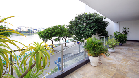 Fabulous 3 bedrooms apartment for rent in Tay Ho - lakeview, huge balcony