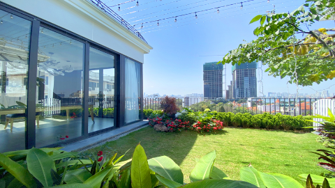 Top Floor Duplex 3-Bedroom Apartment with Expansive Balcony Garden