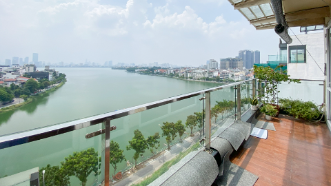 Lakeview 3-Bedroom Apartment in Xuan Dieu, Tay Ho-West Lake for Rent