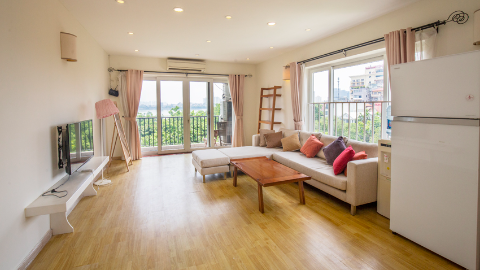 Lake front 3-bedroom apartment on To Ngoc Van for rent with panoramic view