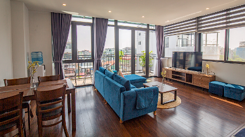 High-Floor, Light-Filled 2-Bedroom Apartment for Rent on Trinh Cong Son Street