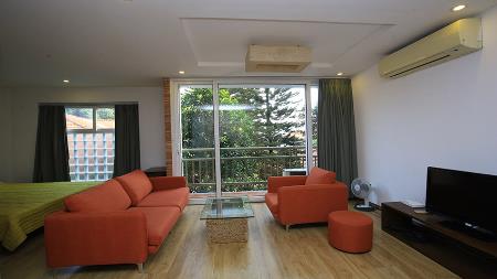 Cozy studio in Tay Ho with green view and balcony