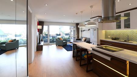 Beautiful 02 bedroom apartment for rent in Tay Ho Ha noi,balcony