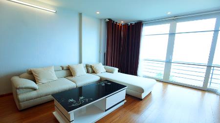 Delightful 01 bedroom apartment for rent in Yen Phu Village, lake view