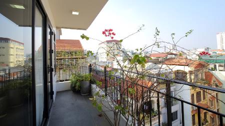 1 bedroom apartment for rent in Ba Dinh near Lotte with balcony