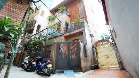 Unique 4 Bedroom House For Rent In Tay Ho with Courtyard