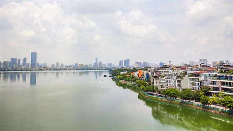 Terrace lake view 3 bedroom apartment in Tay Ho for rent