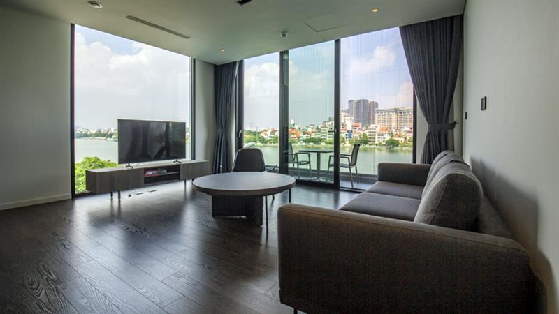 Lakefront 2 bedroom apartment at Tu hoa island, tay ho for rent