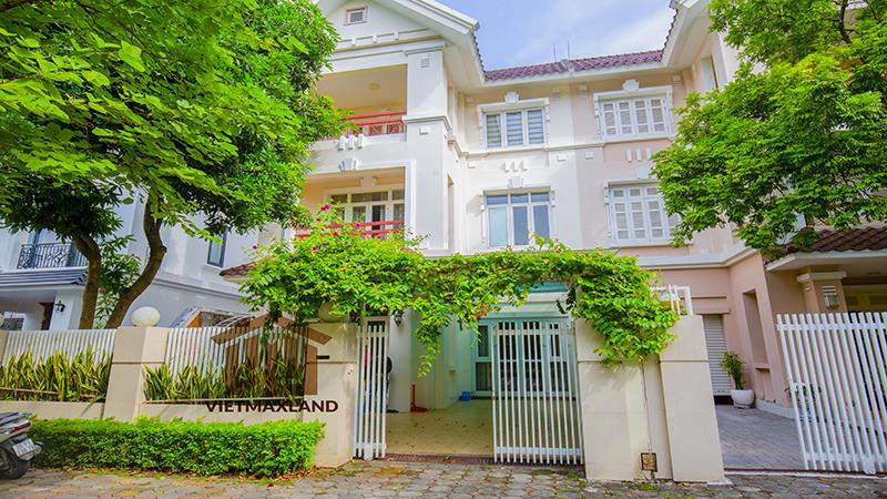 Spacious 6-Bedroom House for Rent on Double Road T Block Ciputra