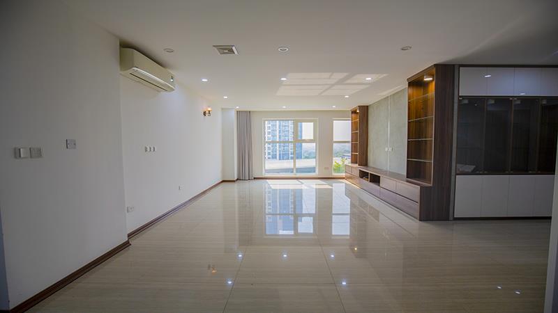 Renovated Open Plan 3-Bedroom Apartment on Middle Floor of Ciputra