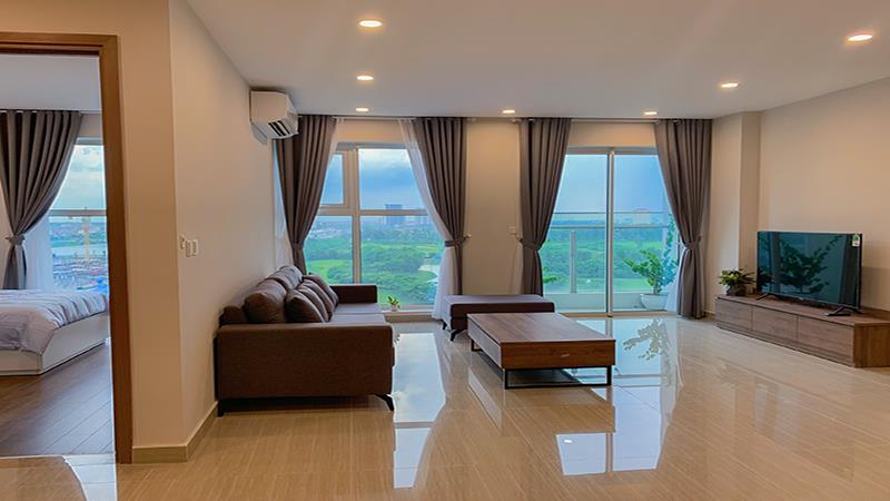  Elevated Living with a Golf Course Vista: 3-Bedroom Apartment in L4 Ciputra