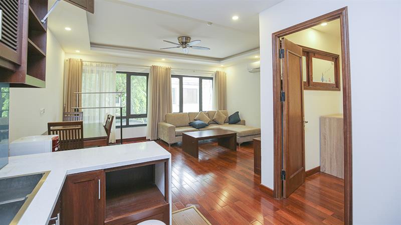 Size 100m sqm with 02 bedroom apartment in Tay Ho for rent