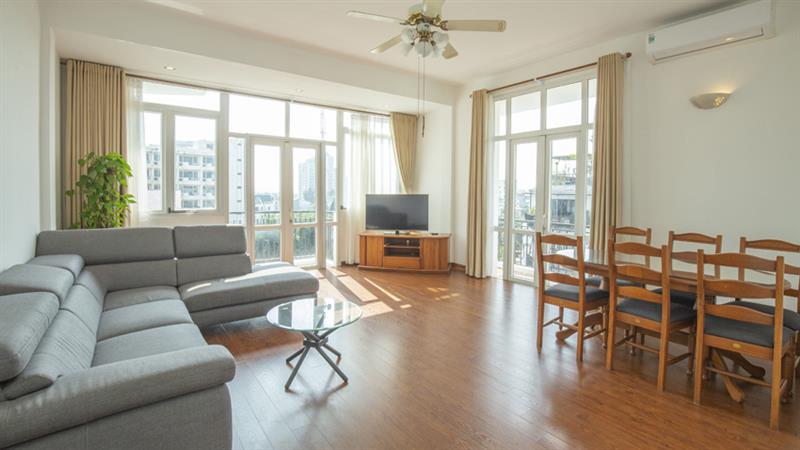 Stunning spacious and bright 2 bedroom apartment for Rent in Tay Ho Hanoi