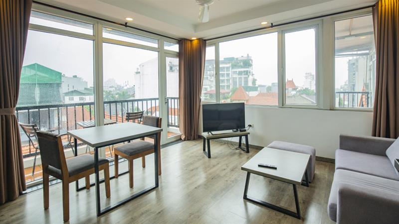 Bright 01 bedroom apartment for rent in Tay Ho, oven and balcony