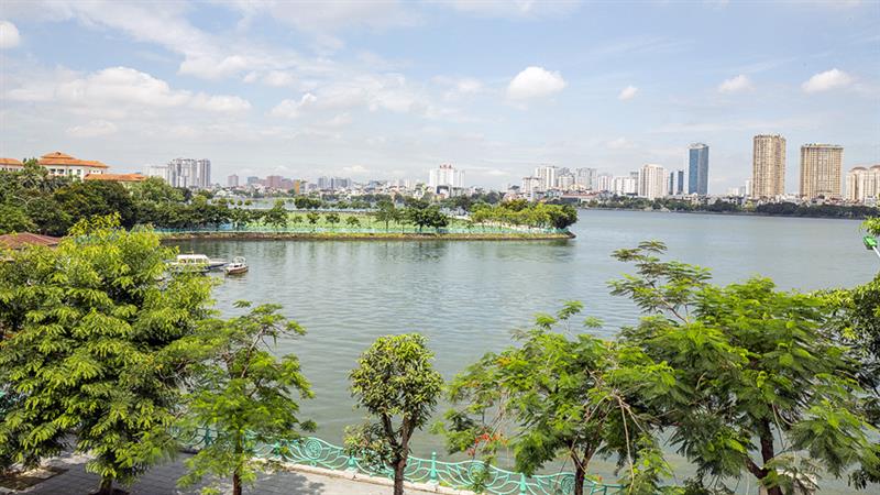 Lake view fabulous 3 bedroom apartment in To Ngoc Van for rent