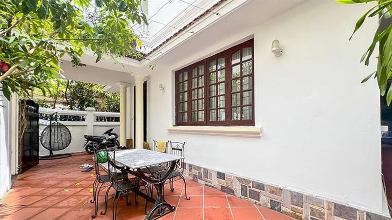 Large garden house Tay ho for rent at Tu Hoa street